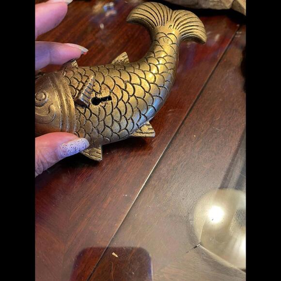 Handcrafted Brass Fish Padlock with Keys - Picture 3 of 12